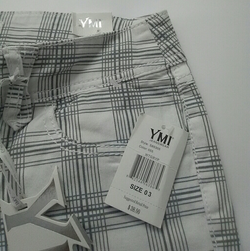 NWT YMI Gray And White Plaid Shorts Size 3 - Picture 2 of 3